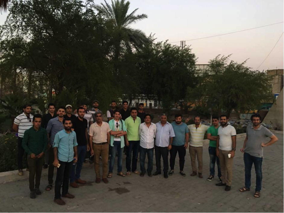 Ahmed Abd al-Hussein (pink shirt left of centre) with civil trend activists and Sadrists e.g. Hasan al-Kaabi (blue shirt, front row, left)